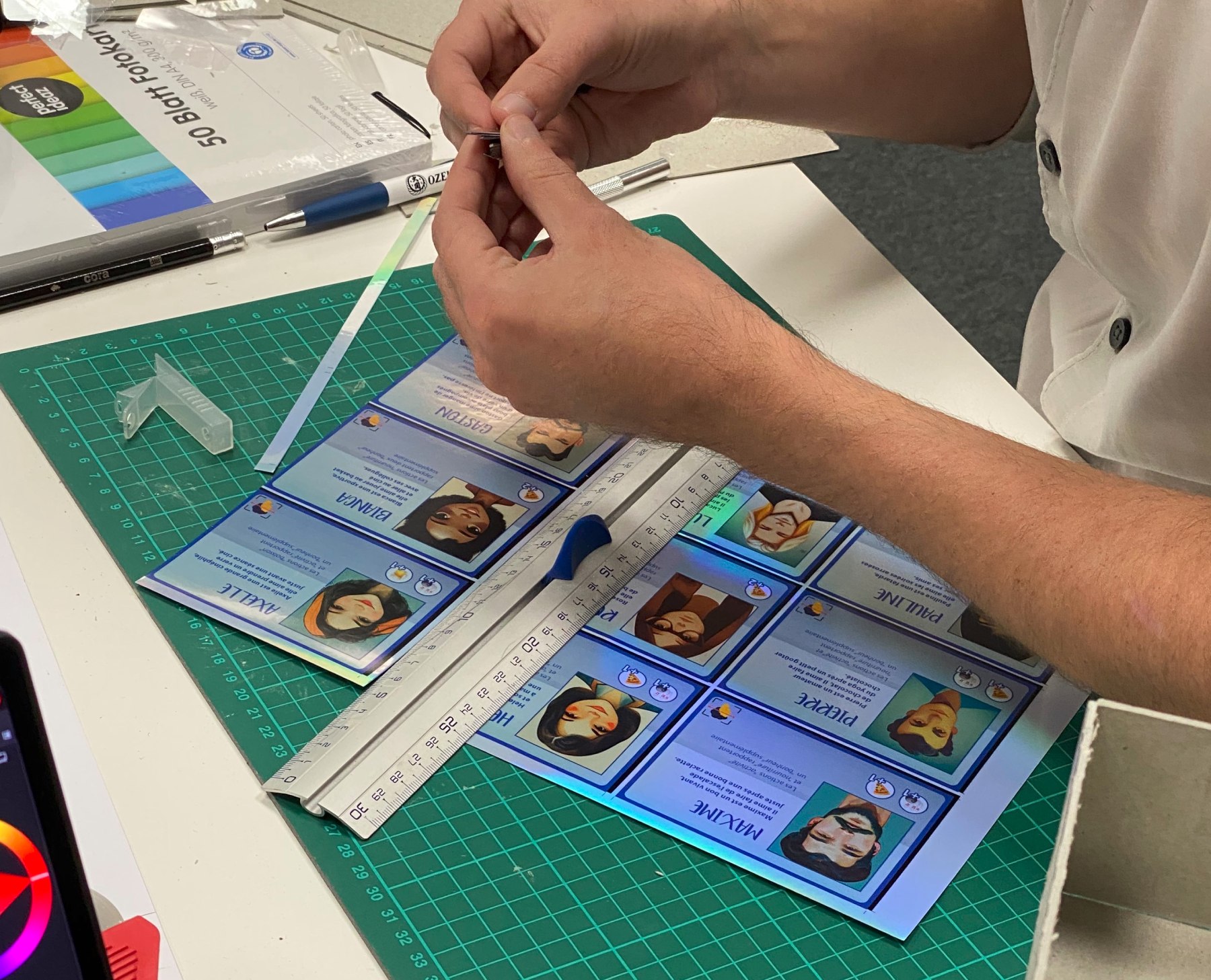 Photo atelier découpage de cartes